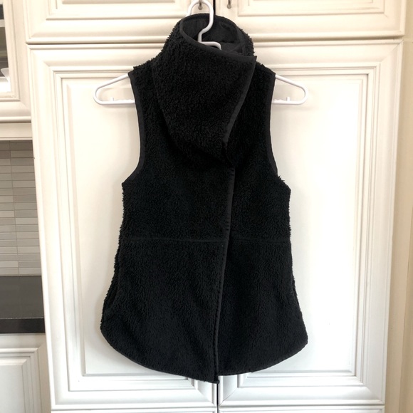 Ivivva by Lululemon girl’s reversible fuzzy vest - Picture 11 of 15